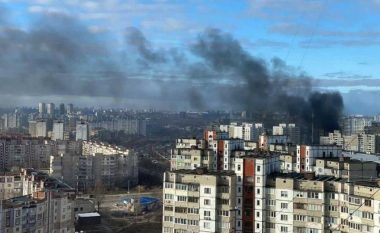 Aeroporti i Odesës u godit nga një sulm me raketa