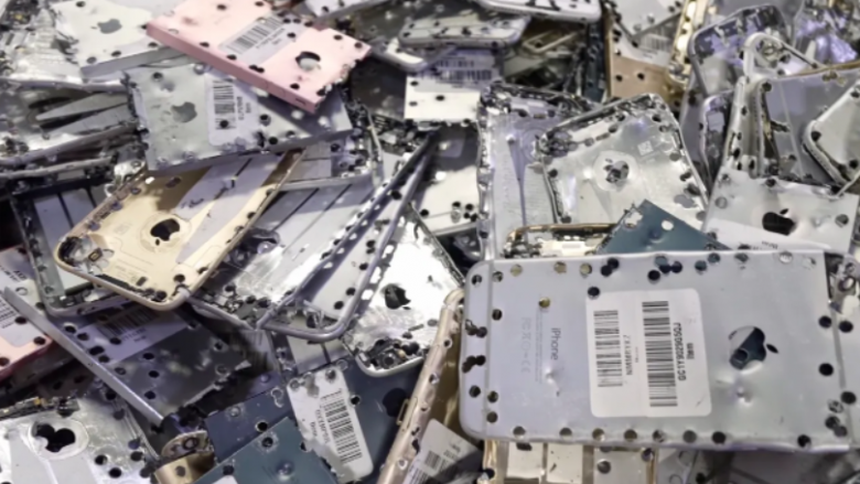Kjo video tregon nga afër se si riciklohen iPhone-ët e vjetër