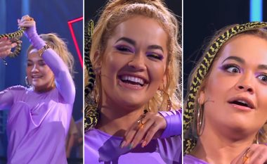 E guximshmja Rita Ora – merr gjarprin dhe e vendos atë mbi fytyrën e saj në skenën e ‘The Voice Australia’