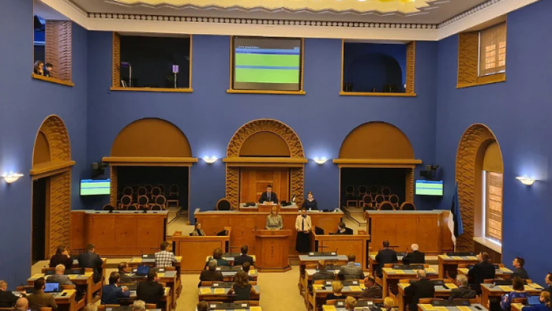 Parlamenti estonez miraton një rezolutë: Krimet ruse në Ukrainë i cilëson si gjenocid