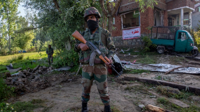 Shtatë të vrarë në territorin e diskutueshëm të Kashmirit, para vizitës së kryeministrit indian Modi