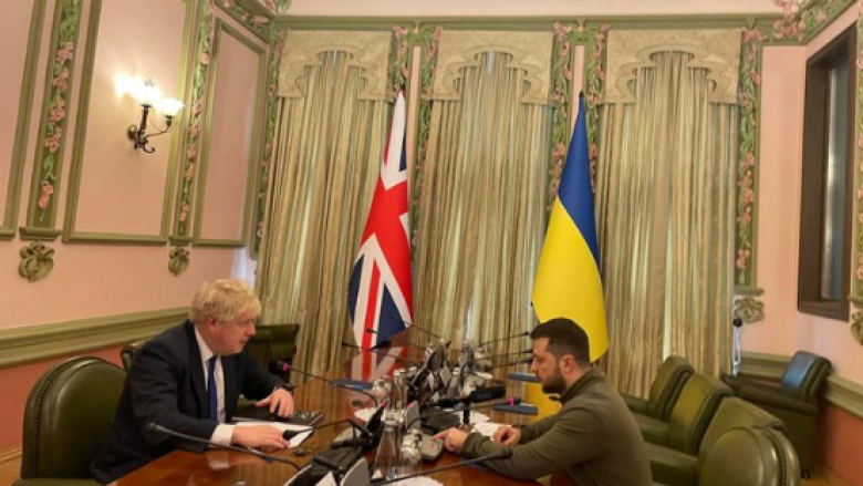 Johnson takohet me Zelenskyn në Kiev