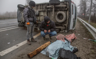 Zyrtarët e Kievit pretendojnë se kanë gjetur trupa të qindra civilëve të vrarë