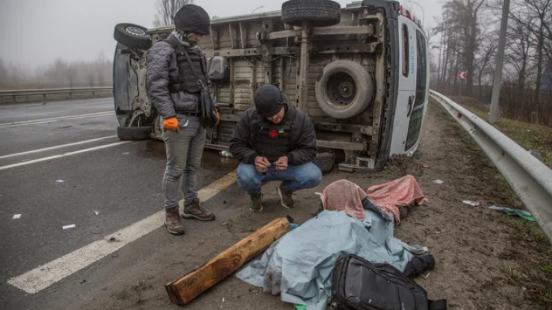 Zyrtarët e Kievit pretendojnë se kanë gjetur trupa të qindra civilëve të vrarë