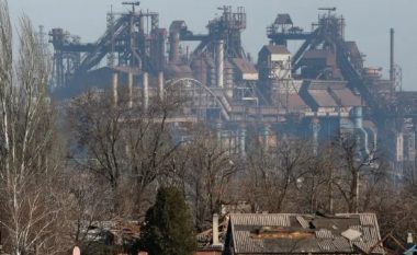Pse Rusia anuloi planin për të sulmuar fabrikën e çelikut në Mariupol?