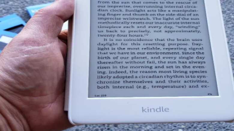 Amazon New Kindle, vjen me ngjyrë të bardhë dhe me 30 EURO ZBRITJE për adhuruesit e leximit