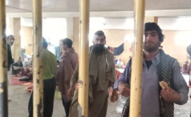 Talibanët i trajtojnë në burgje të varurit nga droga