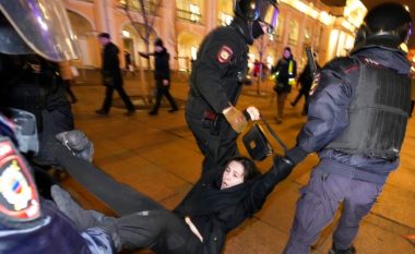 Arrestohen 208 protestues në Rusi, kundërshtuan agresionin në Ukrainë