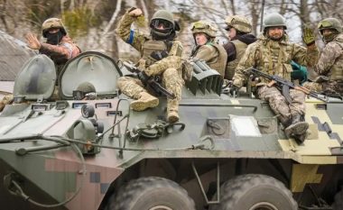 Ukraina tani ka më shumë tanke në terren sesa Rusia, thotë zyrtari i mbrojtjes amerikane