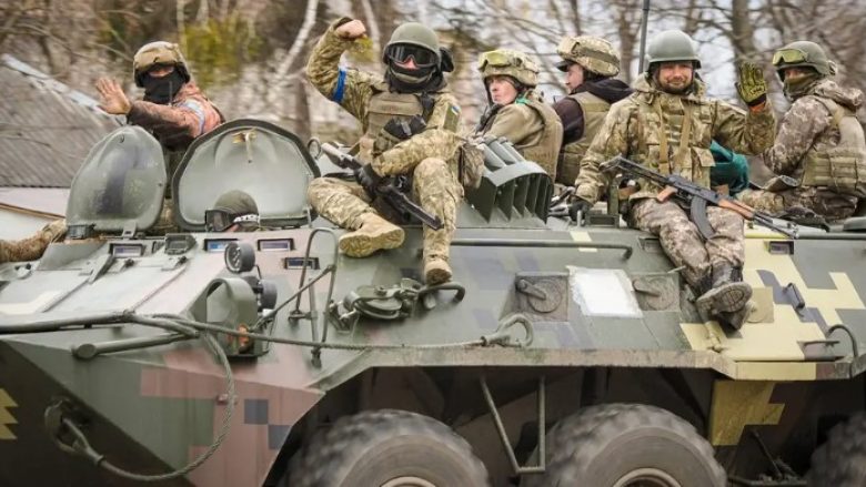 Ukraina tani ka më shumë tanke në terren sesa Rusia, thotë zyrtari i mbrojtjes amerikane