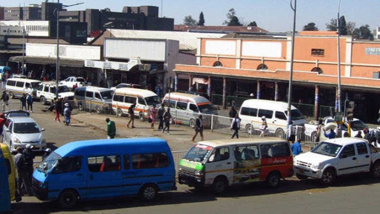 Përplasja e autobusit në Zimbabve, së paku 35 të vdekur