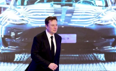 Elon Musk shet 8.5 miliardë dollarë aksione të Tesla-s, pas marrëveshjes me Twitter