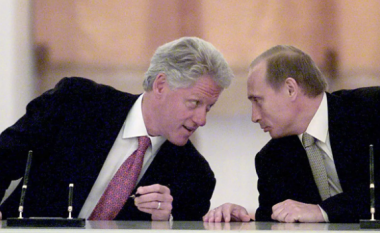 Clinton kujton vitet e 90-ta: I ofrova Jelcinit dhe Putinit anëtarësimin e Rusisë në NATO
