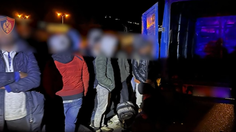 24-vjeçari nga Kosova arrestohet në Gjirokastër, transportonte 64 emigrantë të paligjshëm