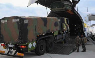 Ukraina do të furnizohet me pajisje ushtarake 'super moderne' nga Britania e Madhe dhe SHBA
