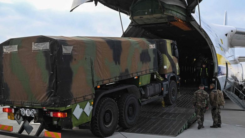 Ukraina do të furnizohet me pajisje ushtarake ‘super moderne’ nga Britania e Madhe dhe SHBA