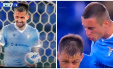 Lazio pranoi golin e humbjes nga Milani, ndërsa Acerbi u kap nga kamerat duke qeshur – shpërthen përplasja mes tij dhe tifozëve