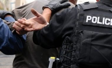 Kapen me pesë kilogramë drogë, arrestohen të dyshuarit në Gjakovë