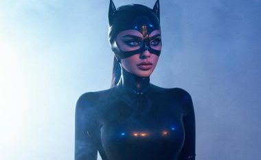 Beatrix Ramosaj poston imazhe të reja me dukjen “Catwoman” të shkëputura nga klipi “Ma shumë se ti”