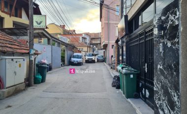 Kamionët e “Pastrimit” e harruan rrugën “Gjon Sereqi” në Prishtinë, kundërmojnë mbeturinat