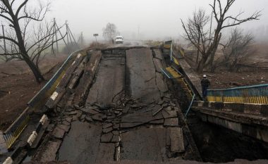 Forcat ruse që po tërhiqen po lënë pas 'një katastrofë të plotë', thotë presidenti ukrainas
