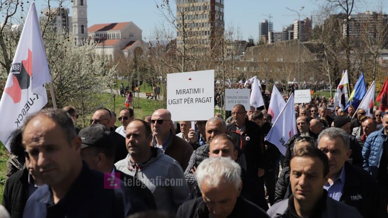 AAK: Protesta e sindikalistëve, mesazh ndaj Qeverisë që ta kalojë Ligjin e Pagave sa më parë