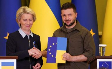 BE-ja i ofron anëtarësim të shpejtë Ukrainës – Von der Leyen i dorëzon pyetësorin Zelenskyt