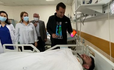 I aksidentuari në Tiranë kërkoi t’i gjenin varësen dhe celularin, Veliaj mbajti fjalën e ia çon vetë në spital