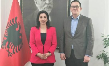 Rektori i UBT-së, Hajrizi u takua në Tiranë me ministren e Arsimit të Shqipërisë