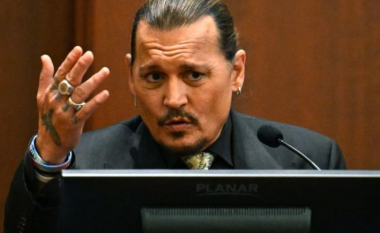 Në gjyqin kundër ish-bashkëshortes, Johnny Depp thotë se nuk ka goditur asnjë grua në jetën e tij