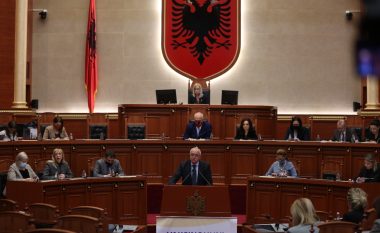 Lëvizje në Kuvendin e Shqipërisë, propozohet rezolutë për dënimin e gjenocidit serb në Kosovë