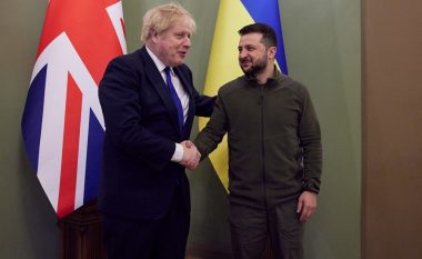 Johnson për vizitën befasuese në Kiev: Takova mikun tim Zelensky në shenjë mbështetje për popullin ukrainas