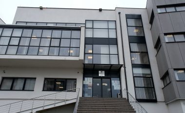 Prokuroria në Gjakovë kërkon paraburgim ndaj tre personave për posedim të paautorizuar të narkotikëve
