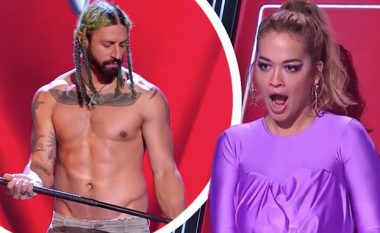 Një konkurrent në "The Voice Australia" zhvesh këmishën, Rita Ora nuk i reziston: Të dua, a është shumë shpejt?