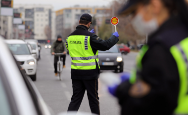 Policia në Shkup vazhdon me kontrolle në komunikacion, shqiptoi 237 gjoba