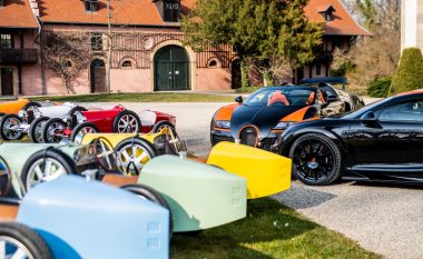 Koleksionisti i makinave blen tetë Bugatti, dy për vete, gjashtë për fëmijët e tij