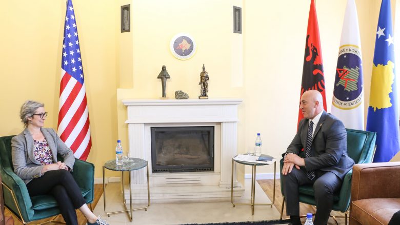 Haradinaj takon drejtoreshën e misionit MCC në Ambasadën amerikane, bisedojnë për sfidat në të cilën po kalon Kosova