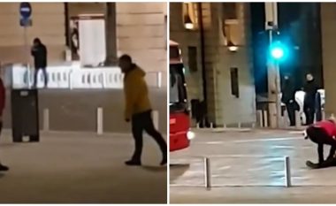 Çifti grinden në qendrën e Beogradit, i riu vrapon për t’i dalë përpara tramvajit – e dashura vihet pas tij për ta shpëtuar