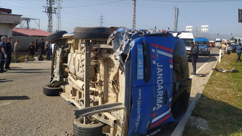 Dy ushtarë të vdekur dhe tre të plagosur pas një aksidenti në komunikacion në Turqi