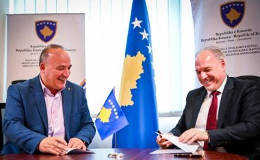 ​Nënshkruhet marrëveshja financiare për projektin e stacionit të autobusëve në Podujevë