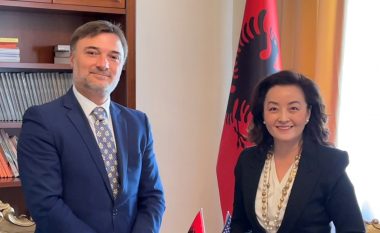 Ambasadorja amerikane takon kryetarin në detyrë të PD-së: Kemi shumë për të bërë, për ta mbajtur Shqipërinë në rrugën drejt BE-së