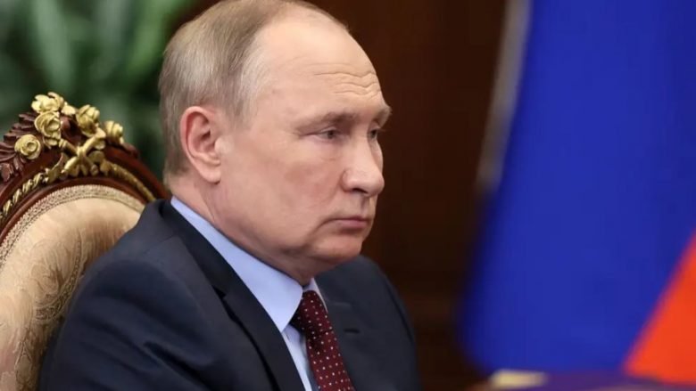 Ish-shefi i MI6 thotë se deri në 2023, Putin do ta humb pushtetin dhe do të mbyllet në çmendinë