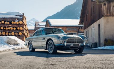 Aston Martin DB5 që përkiste Sean Connery shitet në ankand, pronari i ri duhet t’i ndajë 1.7 milion euro për të