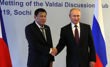 Për herë të parë kritikon publikisht mikun e tij, Duterte porosit Putinin: Unë vrasë kriminelë, e jo fëmijë e të moshuar
