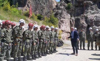 Ushtarët e FSK-së trajnohet nga instruktorë italianë për alpinizëm ushtarak