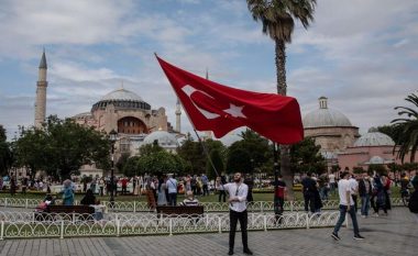 Turqia edhe zyrtarisht do të dërgojë kërkesën në Kombet e Bashkuara për ndryshimin e emrit, nga “Turkey” kalojnë në “Türkiye”