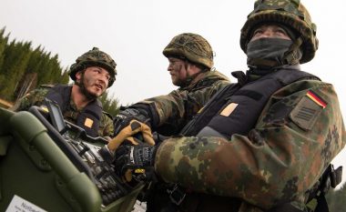 Gjermania forcon ushtrinë, 100 miliardë euro do të jepen për armë