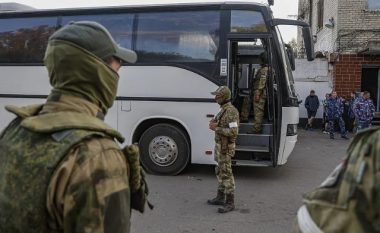 Ukraina po bën gjithçka që të shpëtojë ushtarët e mbetur në Azovstal – rusët duan t’i marrin në pyetje 