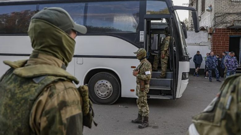 Ukraina po bën gjithçka që të shpëtojë ushtarët e mbetur në Azovstal – rusët duan t’i marrin në pyetje 