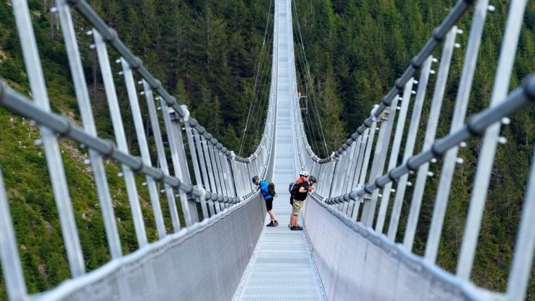 Hapet ura më e gjatë në botë e varur, gjendet në Çeki dhe është ndërtuar në një lartësi mbidetare prej 1.100 metra